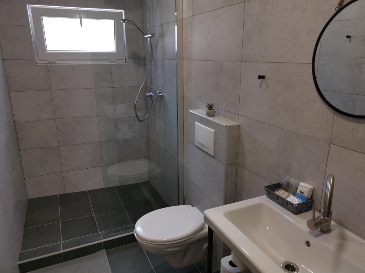 Pension Koliba Komorní Lhotka Exterior foto